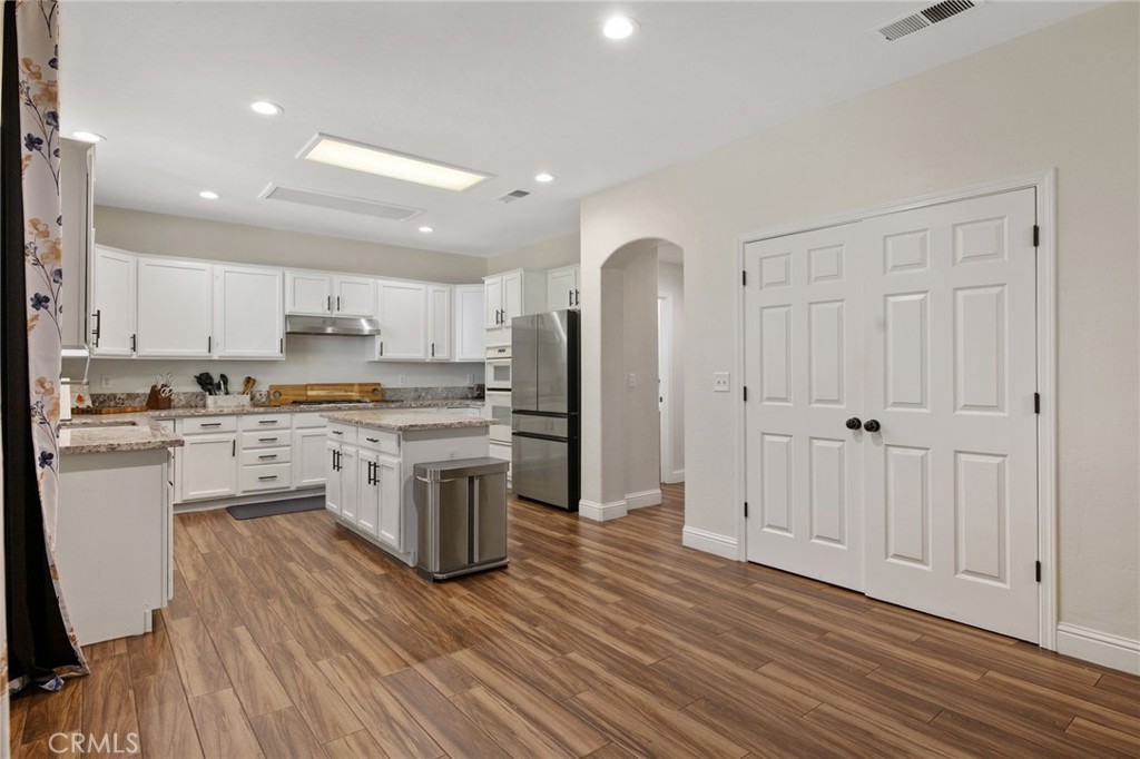 3320 W Glendale Avenue Property Photo 9