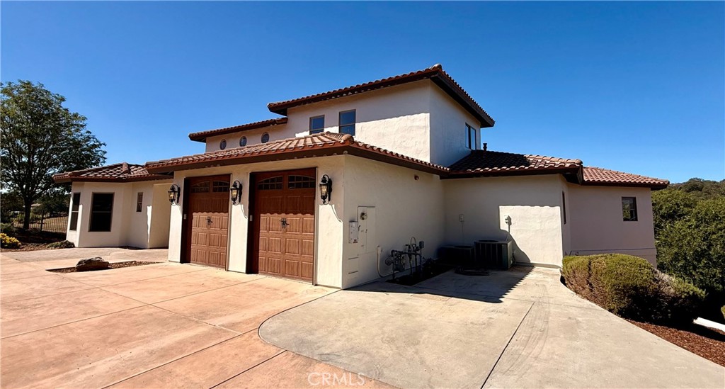 2040 Vista De La Vina Property Photo 3