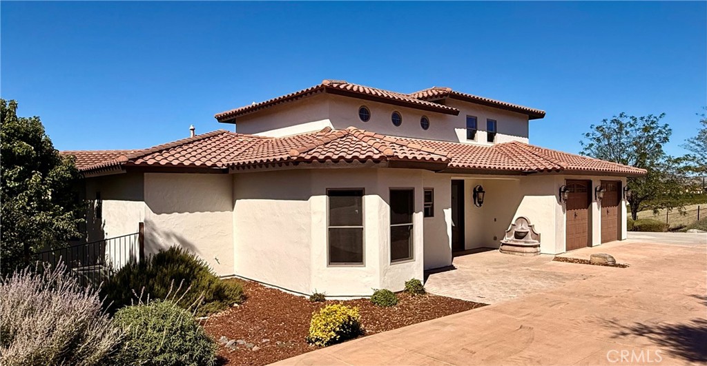 2040 Vista De La Vina Property Photo 4