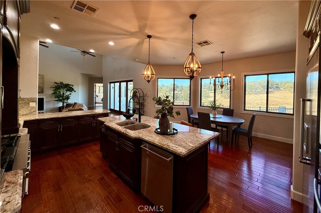 2040 Vista De La Vina Property Photo 17