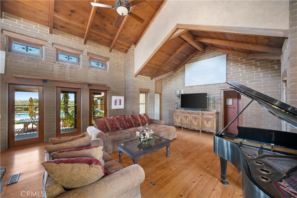 2995 Pleasant Property Photo 6