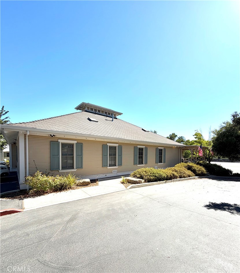 72 S Main Property Photo 2