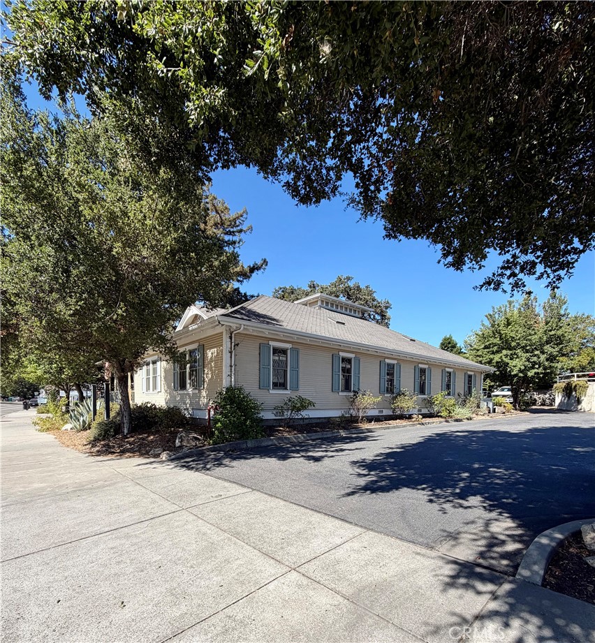 72 S Main Property Photo 4
