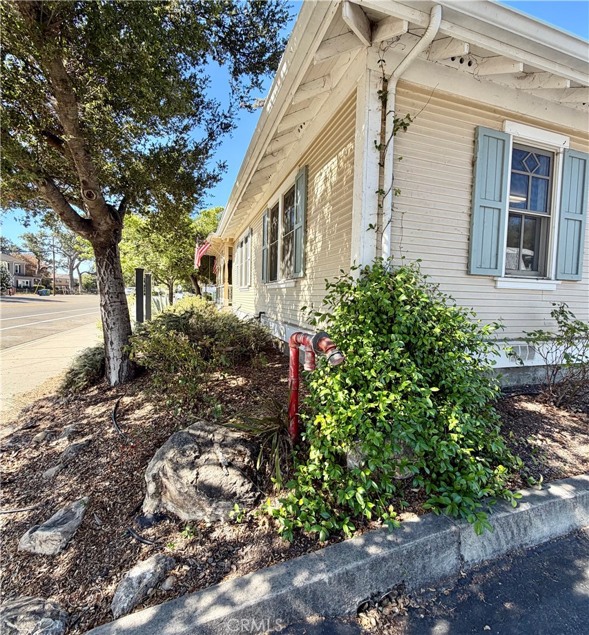 72 S Main Property Photo 7