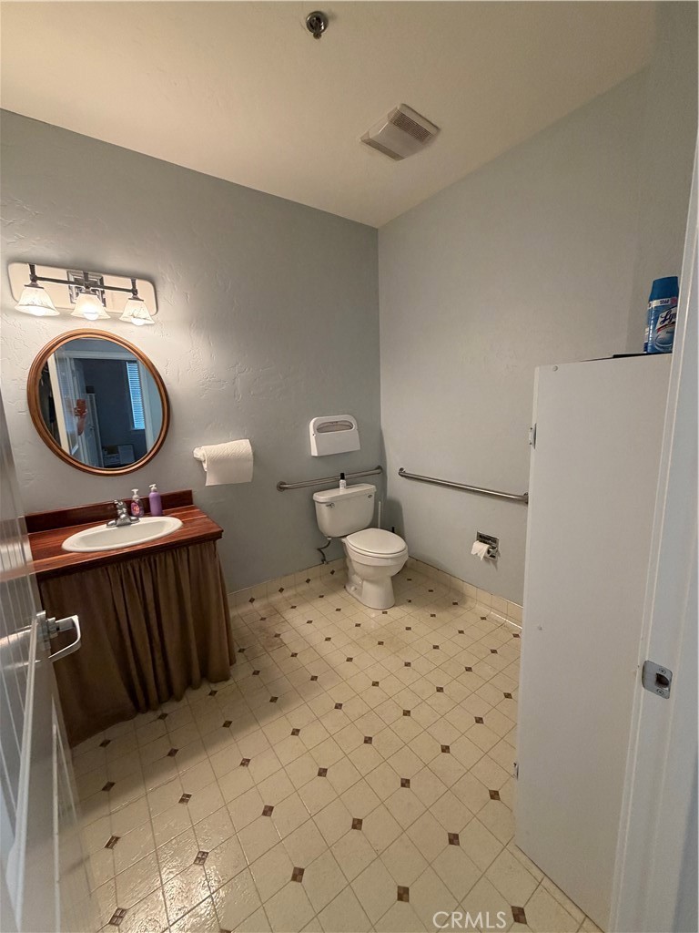 72 S Main Property Photo 16