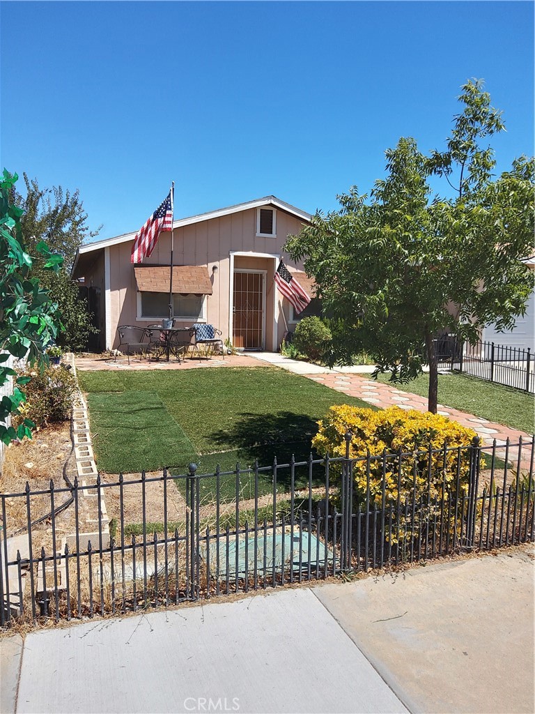 1560 Bonita Place Property Photo 1