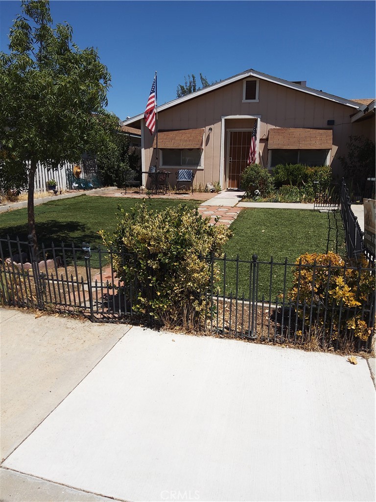 1560 Bonita Place Property Photo 3