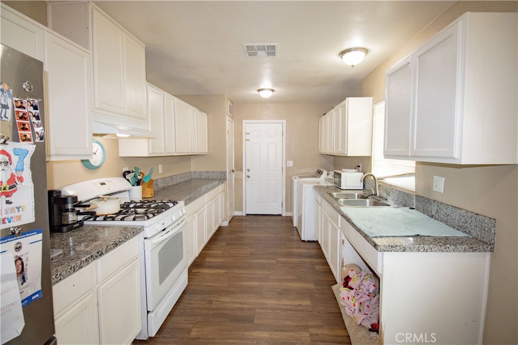 3013 Cornell Property Photo 10