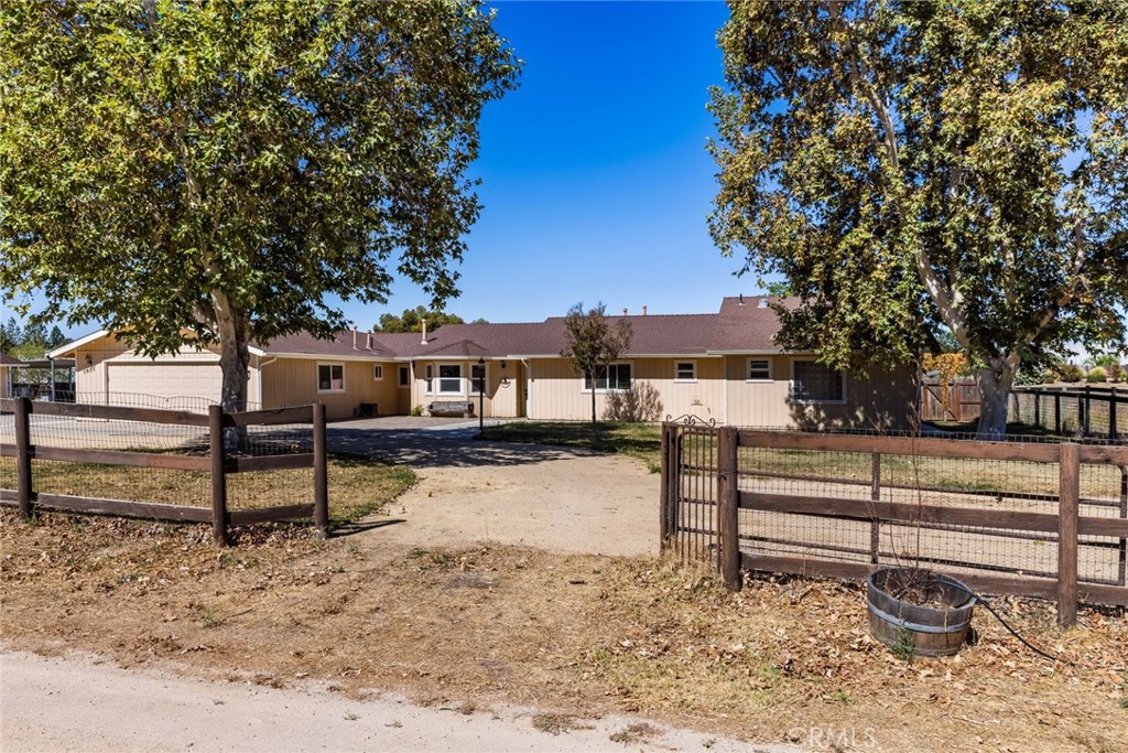 5955 Whispering Oaks Way Property Photo 1