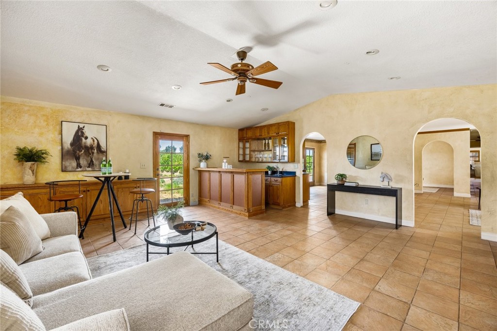 5955 Whispering Oaks Way Property Photo 5
