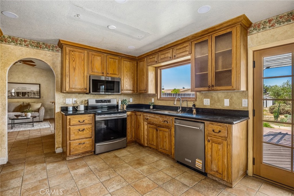 5955 Whispering Oaks Way Property Photo 6
