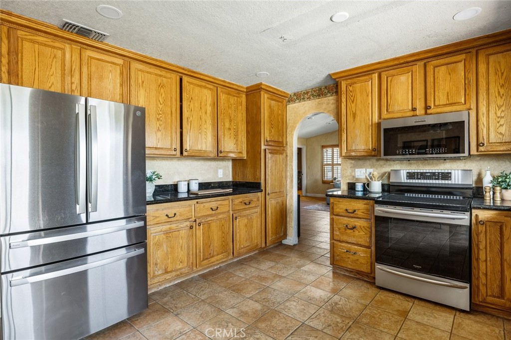 5955 Whispering Oaks Way Property Photo 7