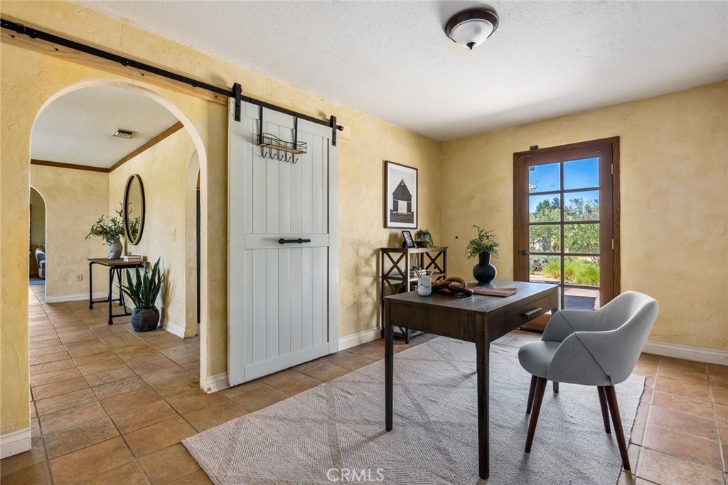 5955 Whispering Oaks Way Property Photo 8