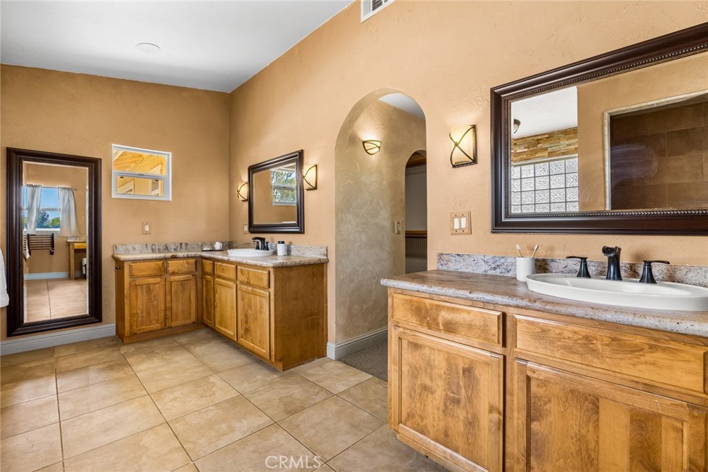 5955 Whispering Oaks Way Property Photo 10