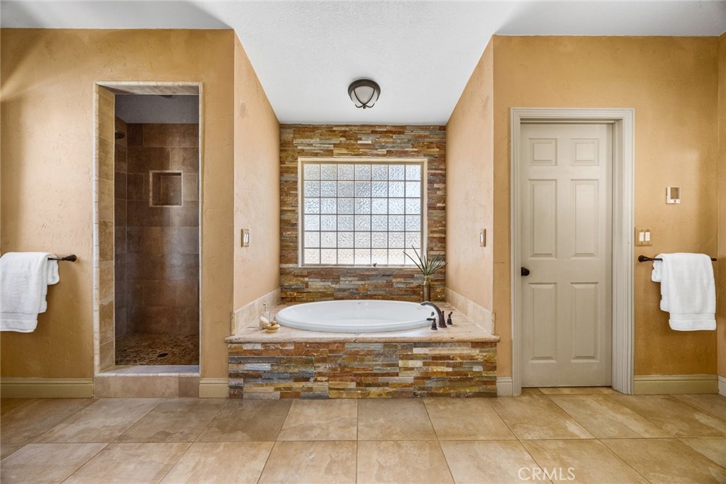 5955 Whispering Oaks Way Property Photo 11