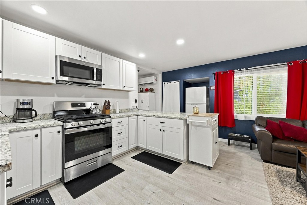 32 Pinebrook Property Photo 12
