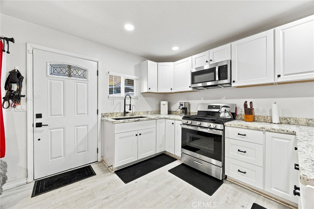 32 Pinebrook Property Photo 14