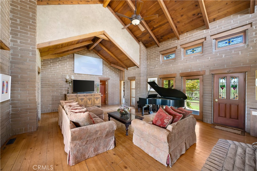 2995 Pleasant Property Photo 5