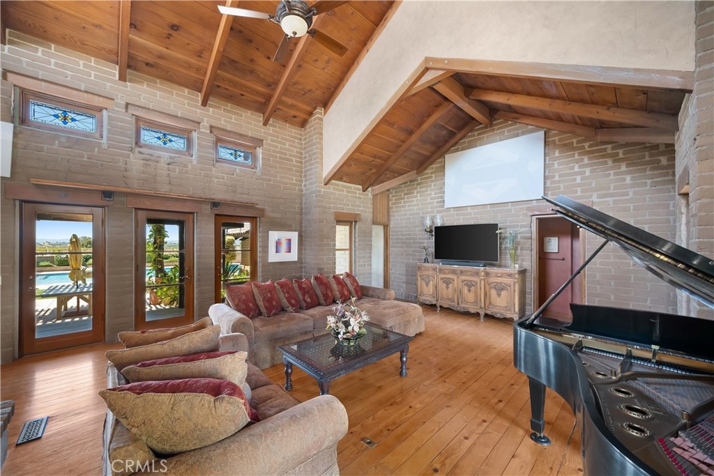 2995 Pleasant Property Photo 6