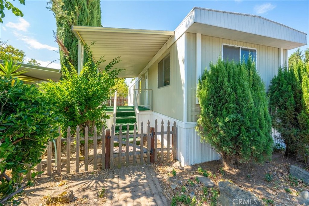 138 Paloma Drive Property Photo 1