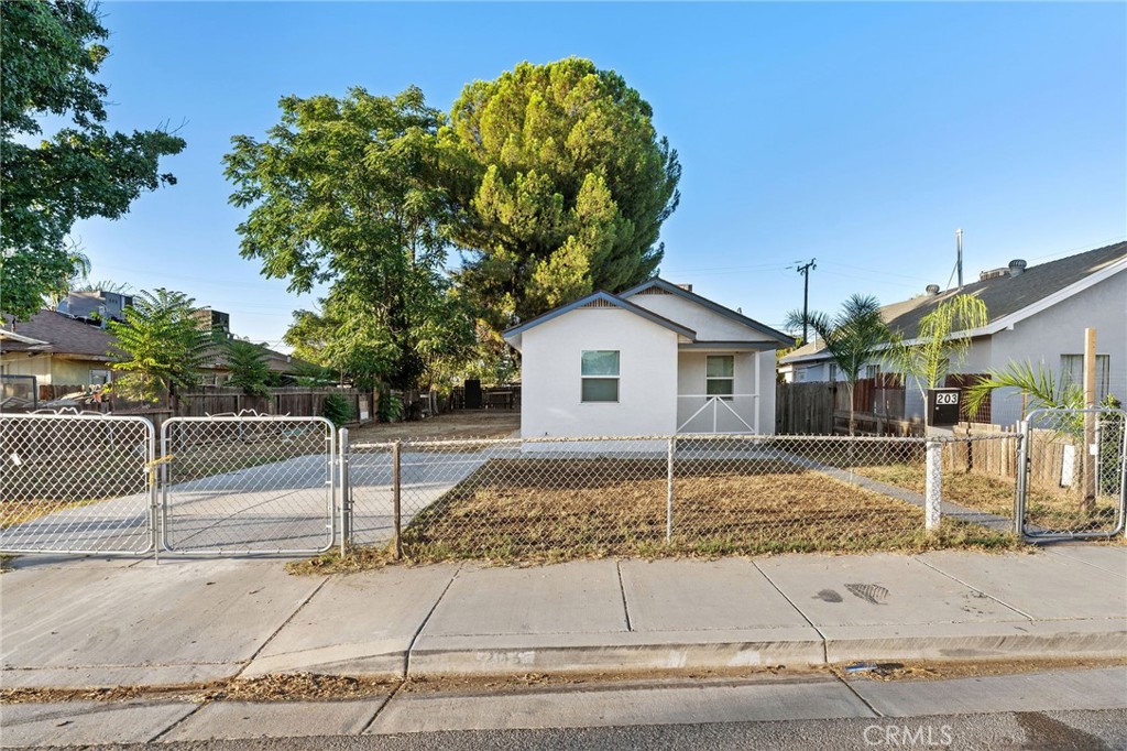 203 E Belle Property Photo 1