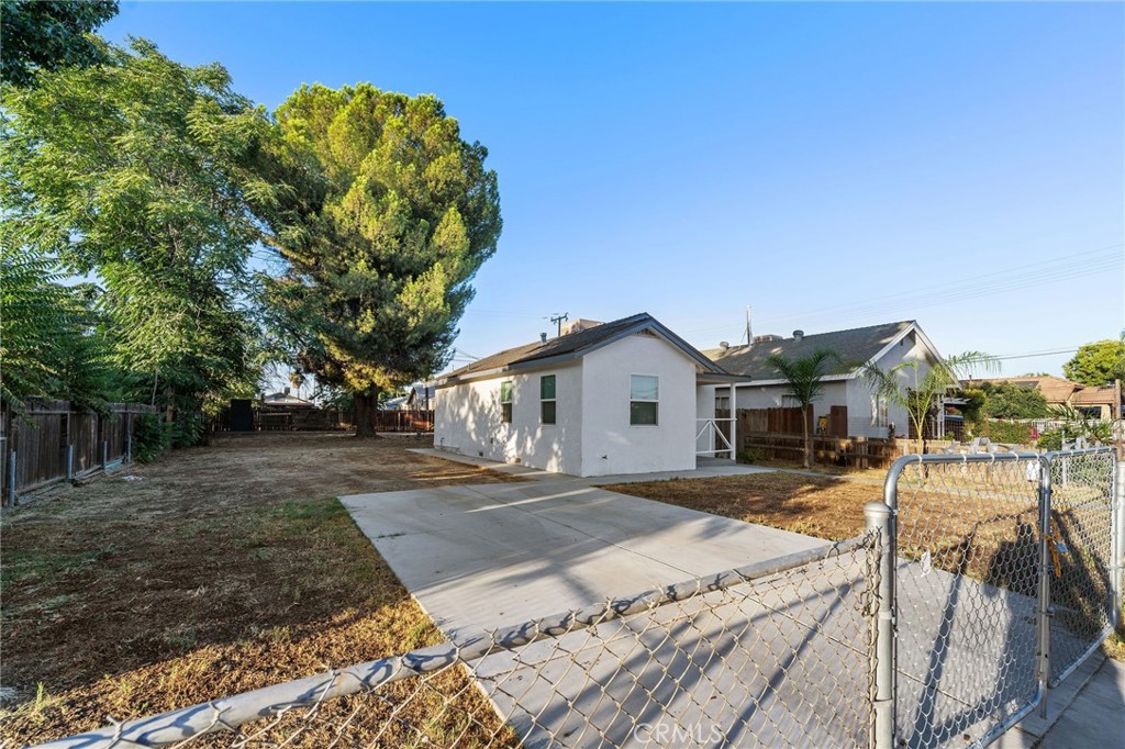 203 E Belle Property Photo 4