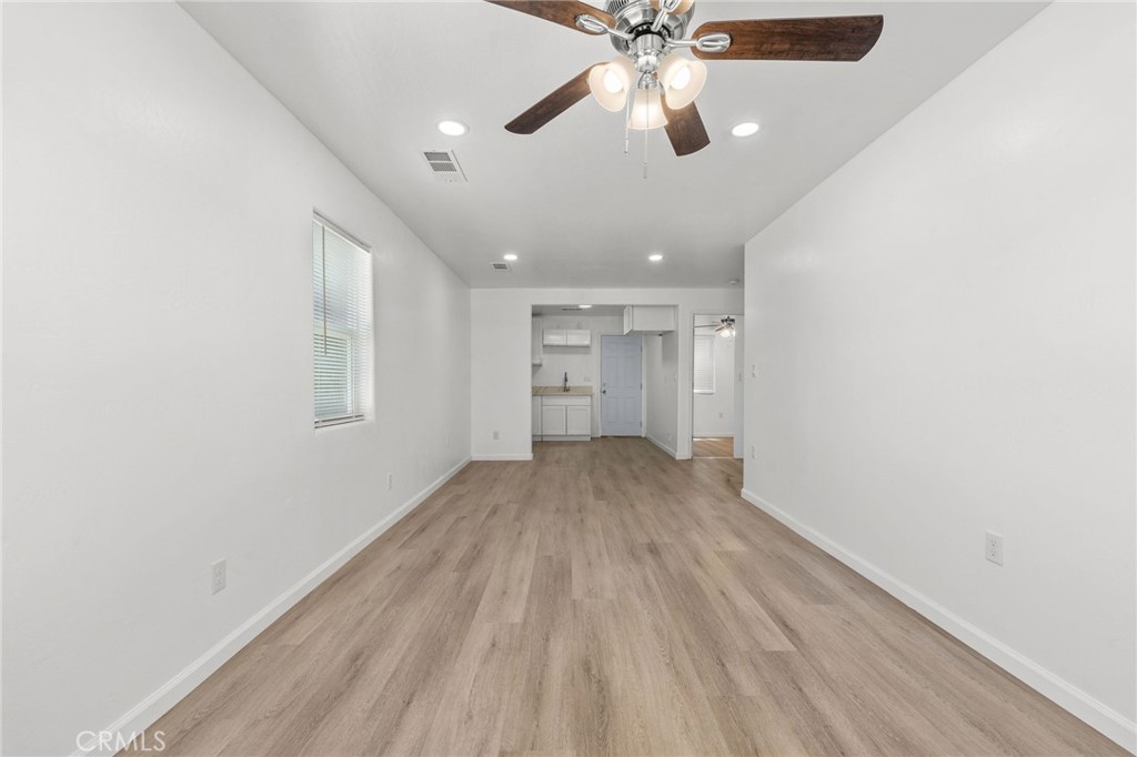 203 E Belle Property Photo 5