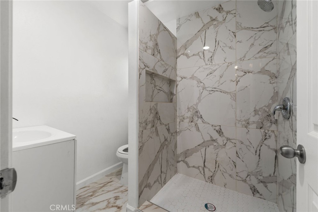203 E Belle Property Photo 11