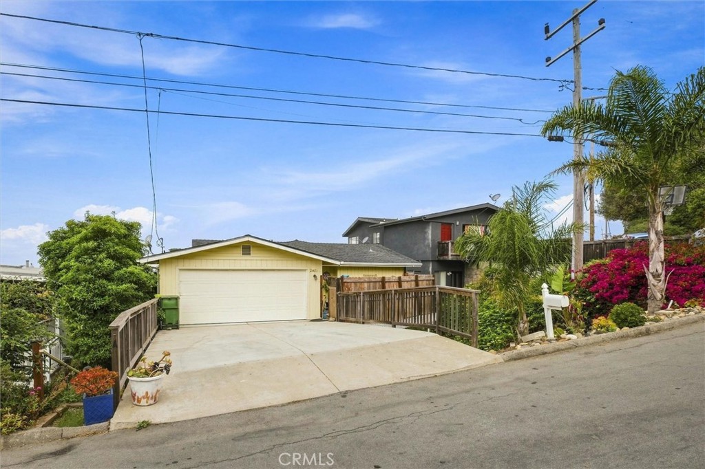 2481 Nutmeg Avenue Property Photo 2