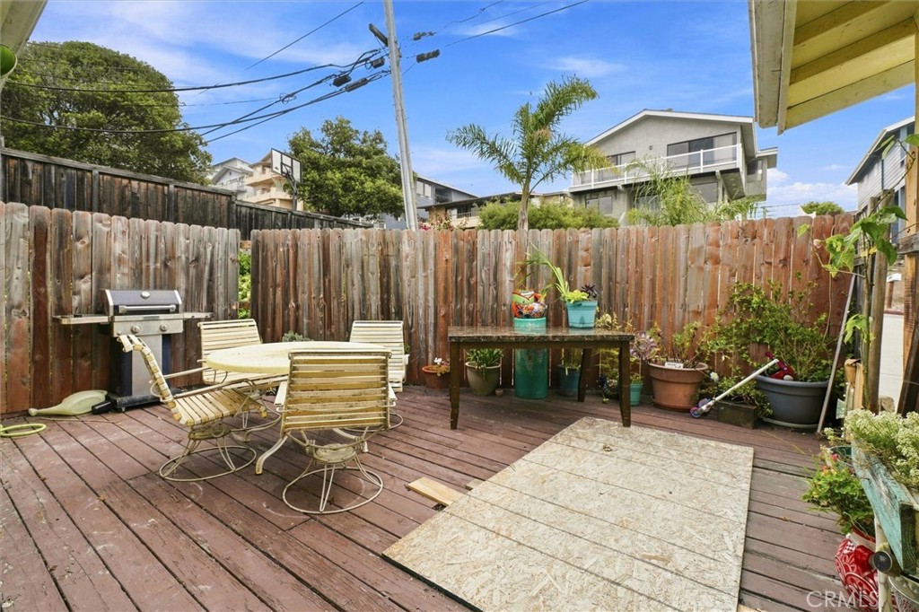 2481 Nutmeg Avenue Property Photo 3