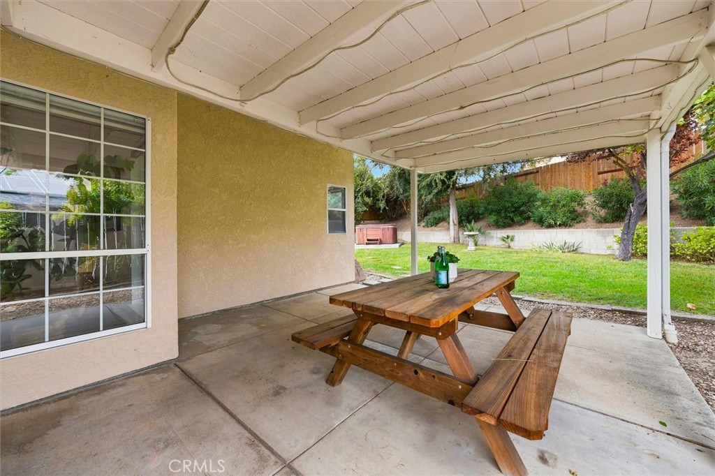 829 Crazy Horse Property Photo 7
