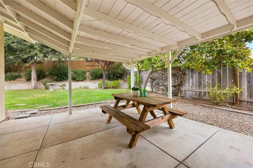 829 Crazy Horse Property Photo 11