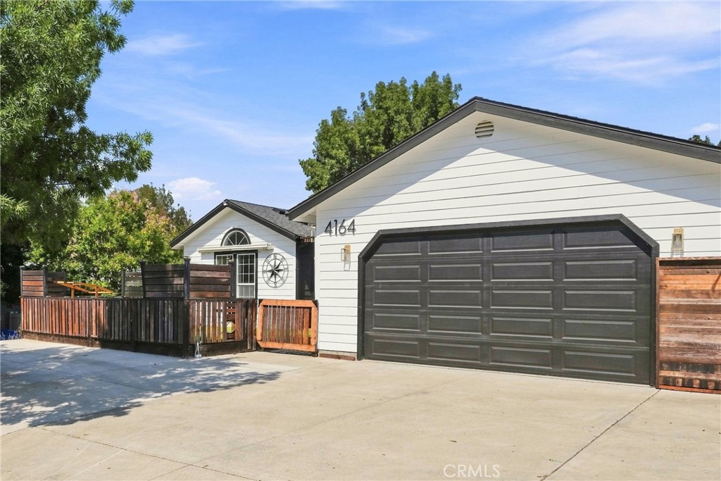 4164 Hackney Property Photo 2
