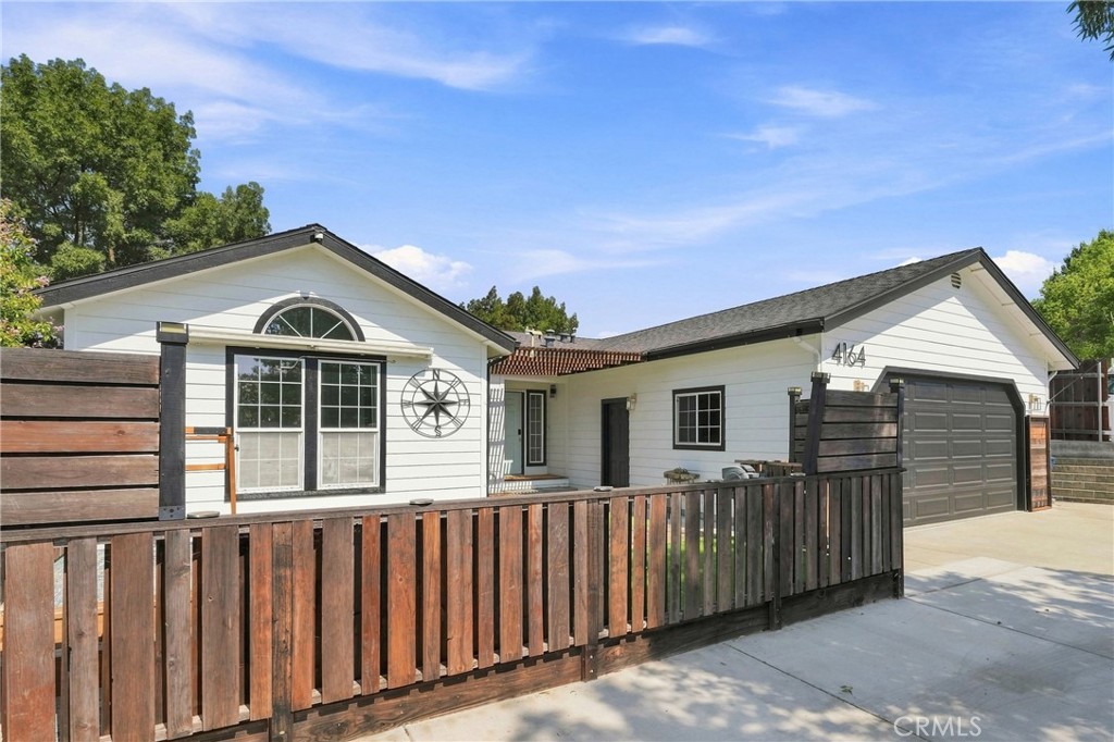 4164 Hackney Property Photo 3