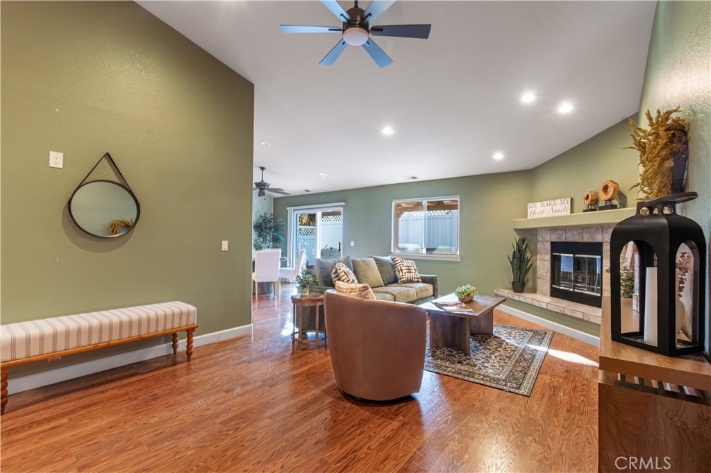 909 Saint Ann Property Photo 3