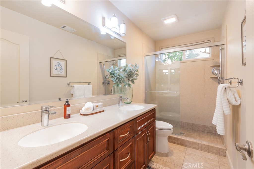 909 Saint Ann Property Photo 11
