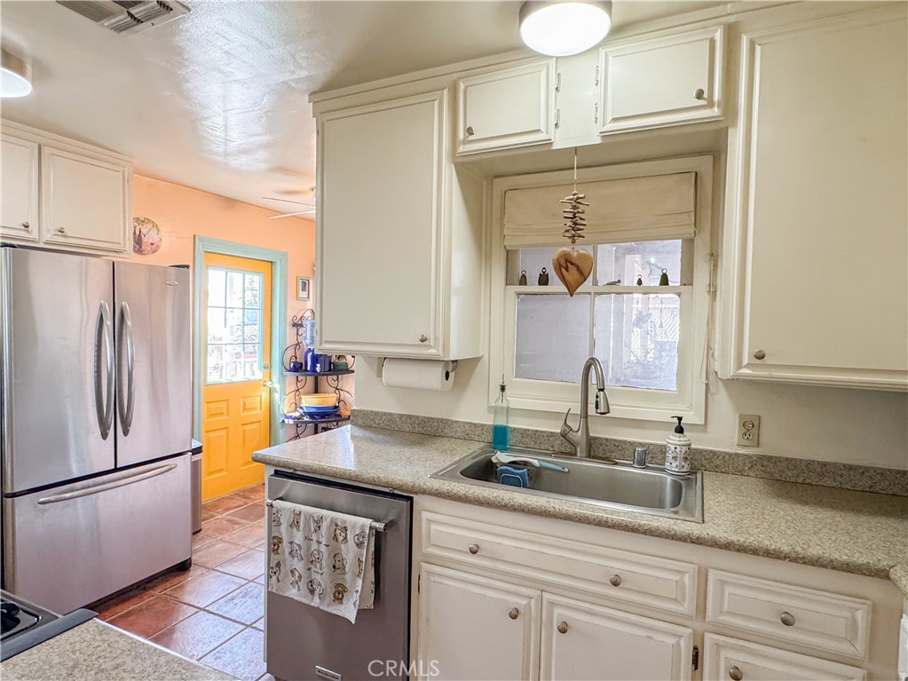 1653 Olive Street Property Photo 13