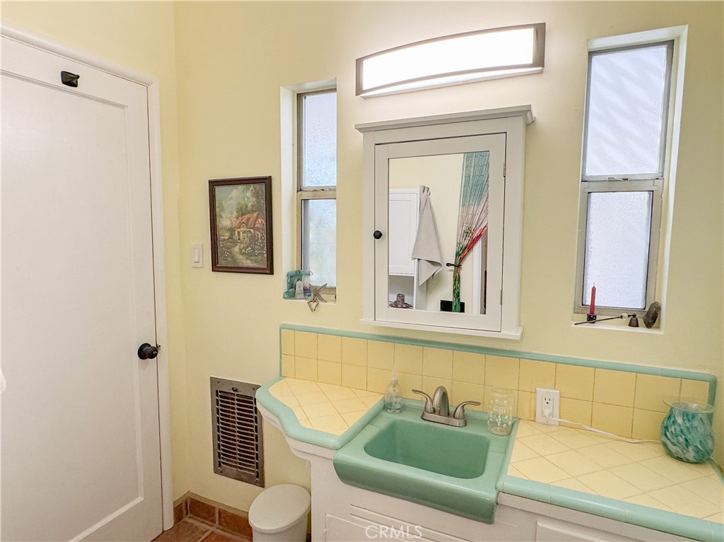 1653 Olive Street Property Photo 32