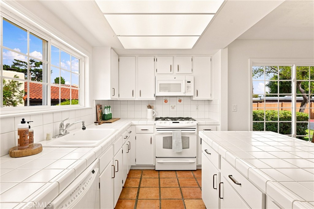 26 Los Palos Drive Property Photo 9