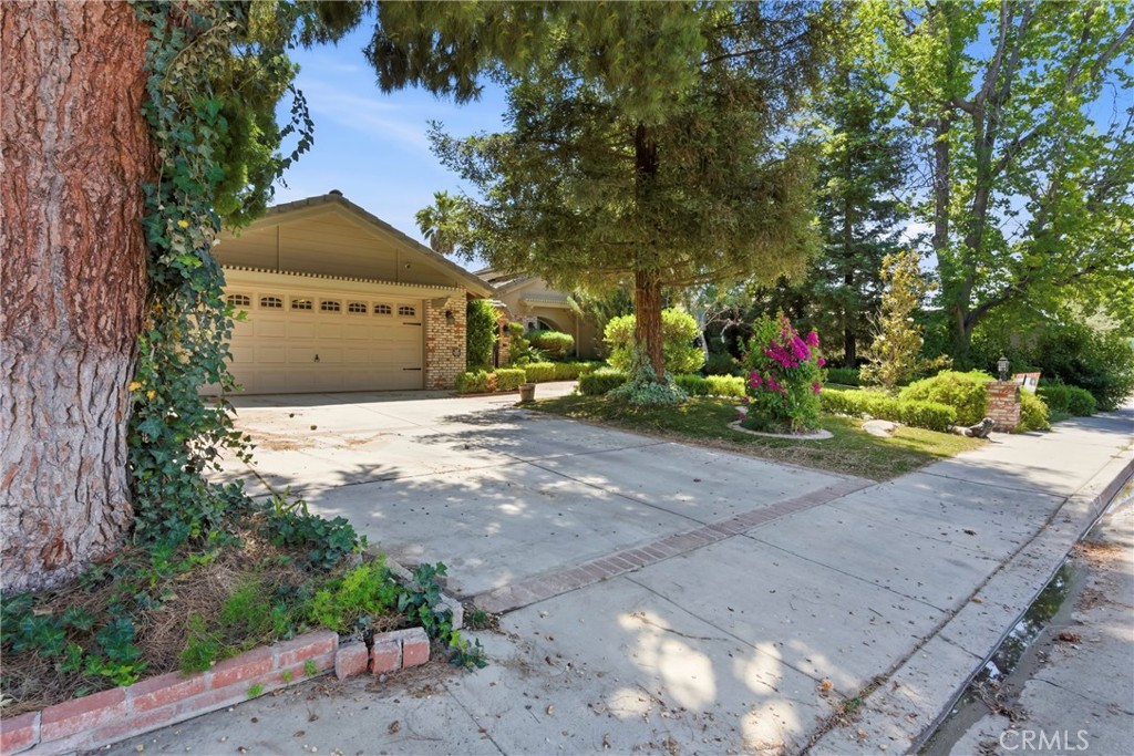 2512 Moffitt Way Property Photo 3