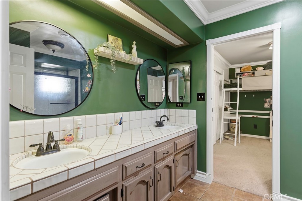 2512 Moffitt Way Property Photo 29