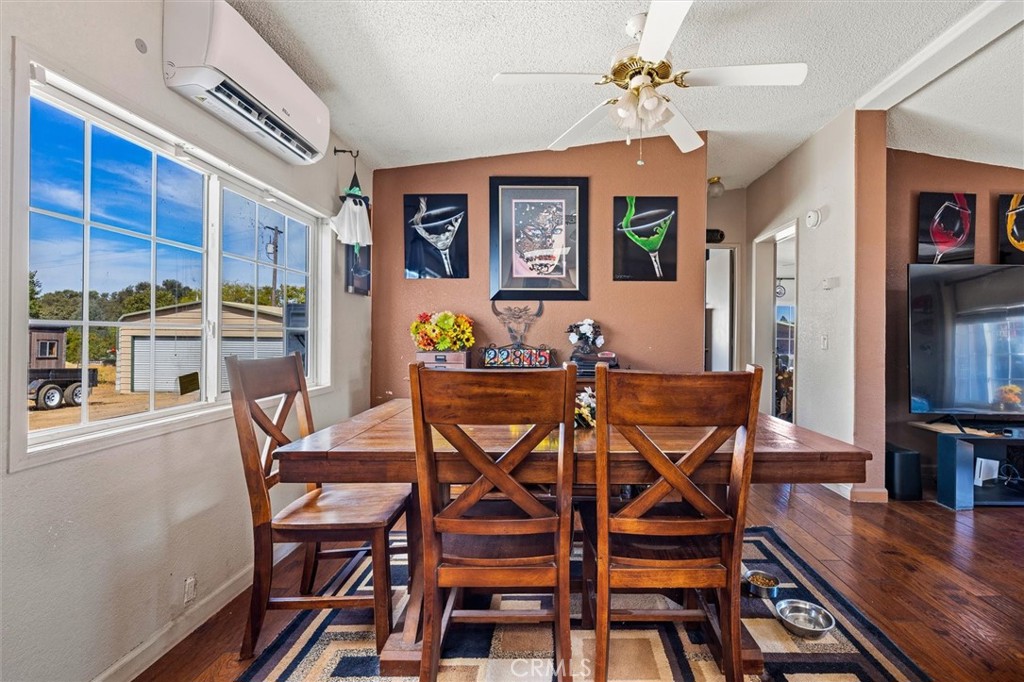 22815 I Property Photo 5