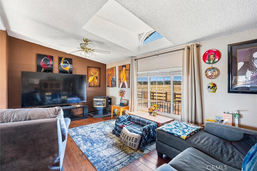 22815 I Property Photo 6
