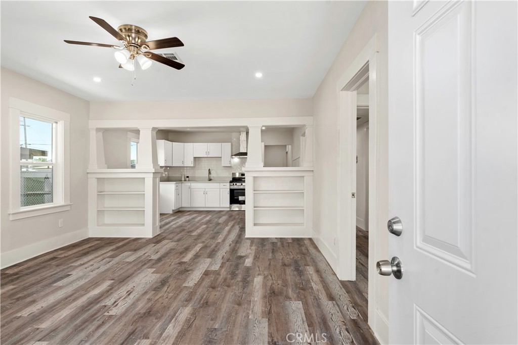 1015 Oregon Property Photo 7