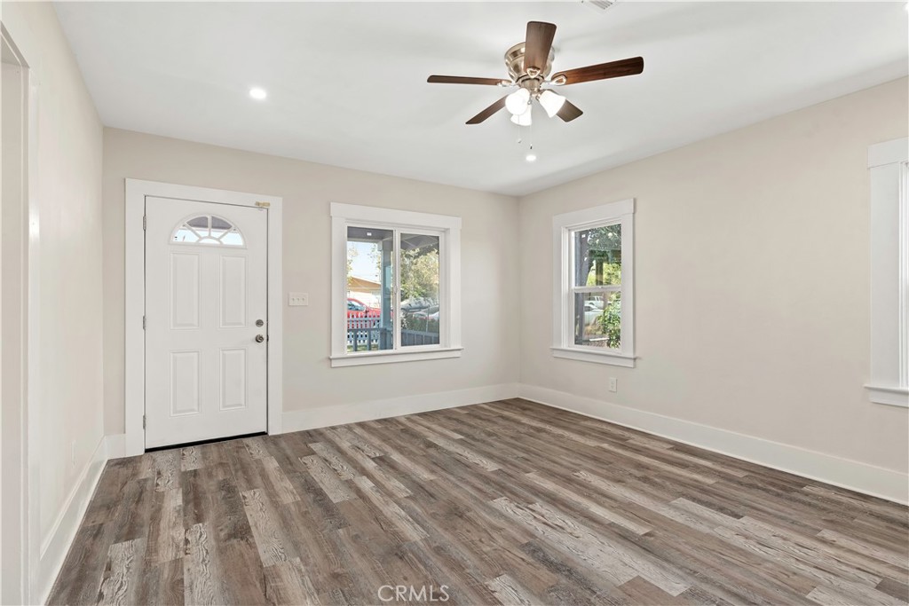 1015 Oregon Property Photo 8