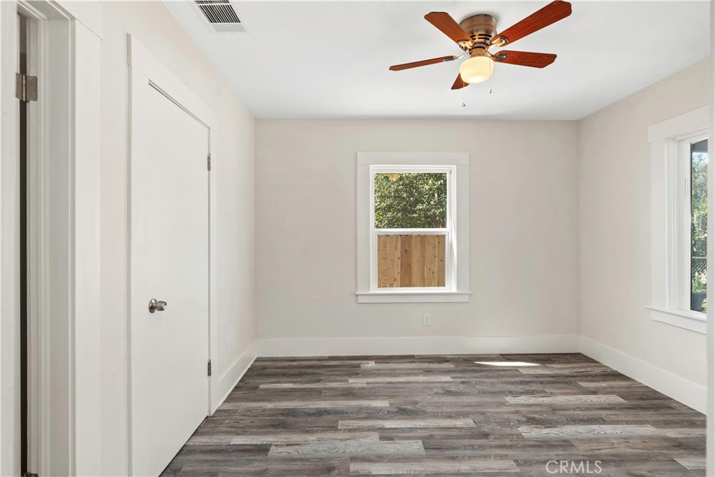 1015 Oregon Property Photo 17