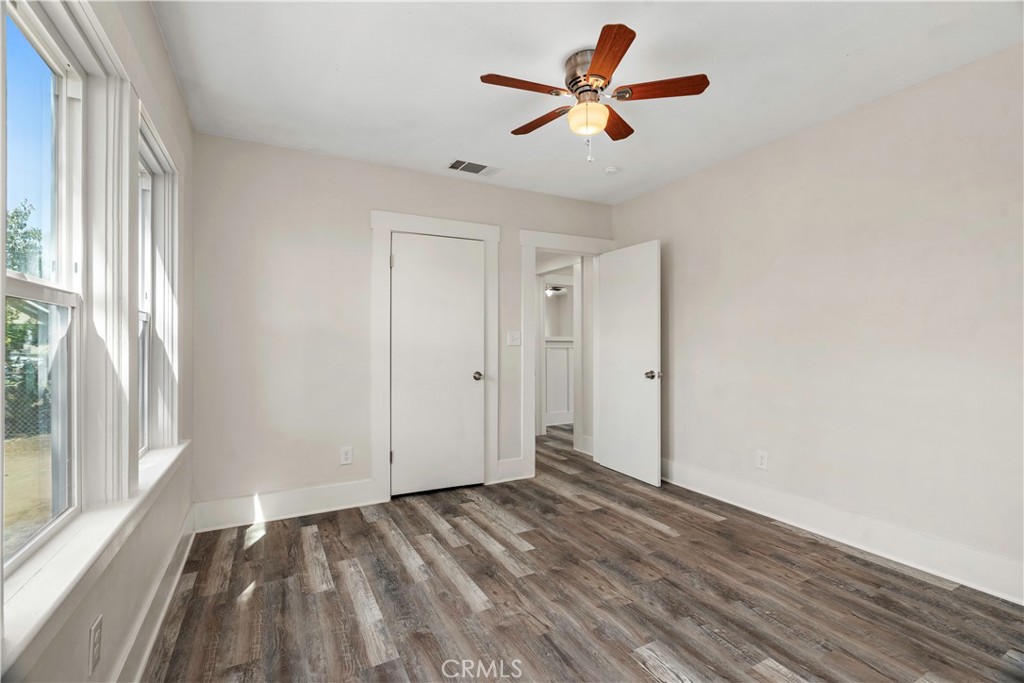 1015 Oregon Property Photo 21