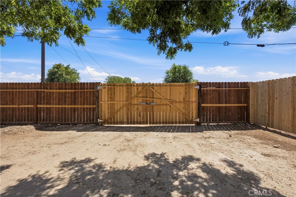 1015 Oregon Property Photo 29