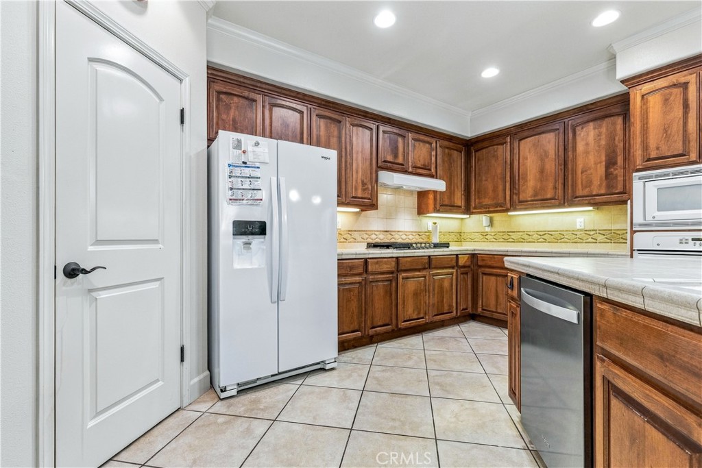 82 Navajo Property Photo 19