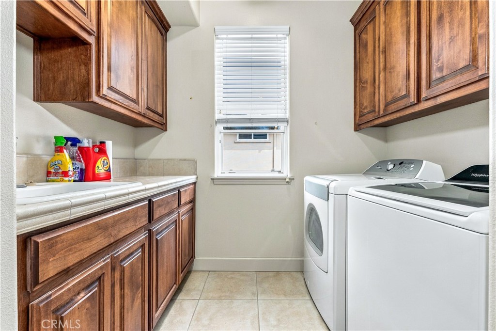 82 Navajo Property Photo 35